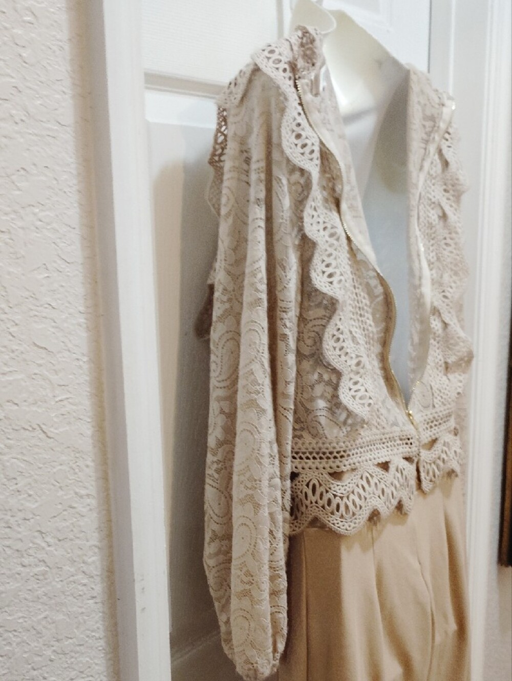 STEPS Lace Ruffle Cropped Top - Beige - Picture 5 of 6